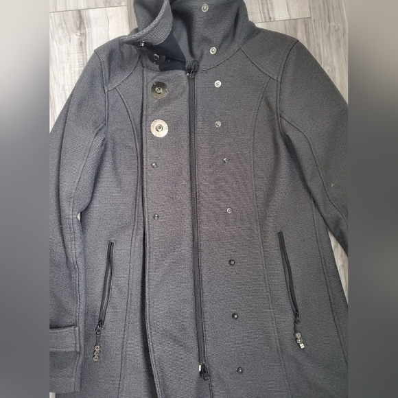 Lululemon jacket - Picture 7 of 10